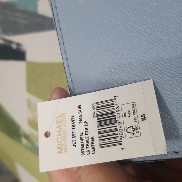 Michael Kors Jet Set Travel L Zip Wallet In Pale Blue(Saffiano Leather) - Picture 9 of 9